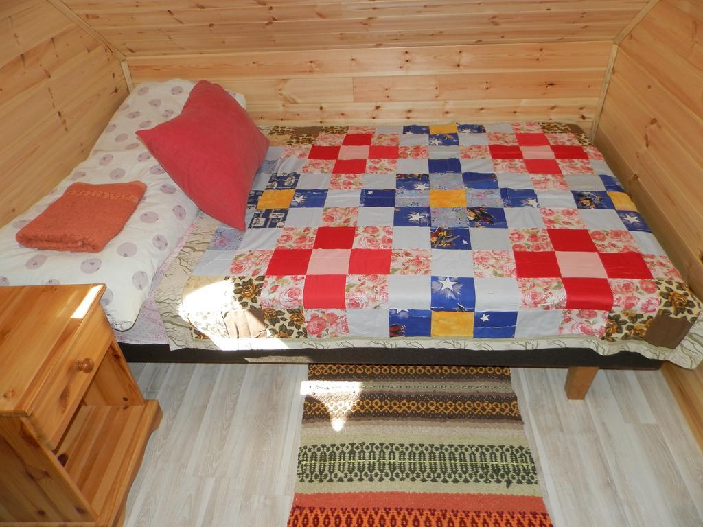 Ala-Laugu Holiday Home Leisi Exteriör bild